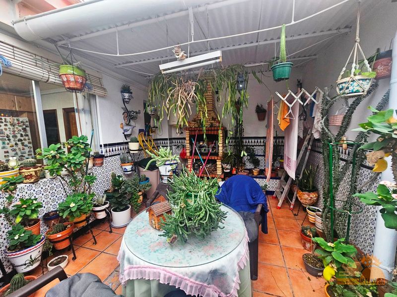 Foto c96fef35-b725-4ff1-b2c8-764923976f98. Casa adosada en calle sevilla 20 vivienda con bajo comercial en Molina de Segura