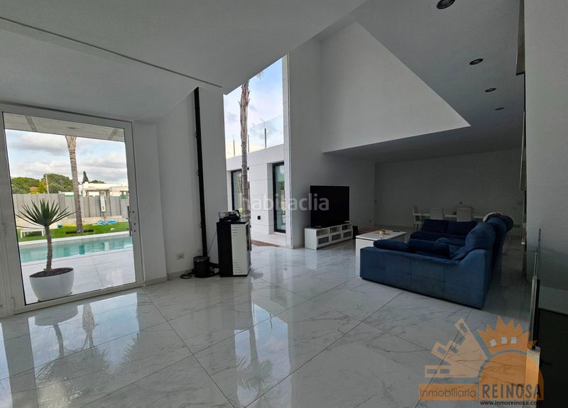 Foto 5bbdc204-76a0-49c0-ba0a-b83234c71f99. Chalet exclusiva villa de diseño en Los Conejos en Molina de Segura