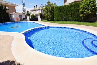 Rent Towny house  Avenida del golf. Alquiler chalet pareado en urbanización altorreal