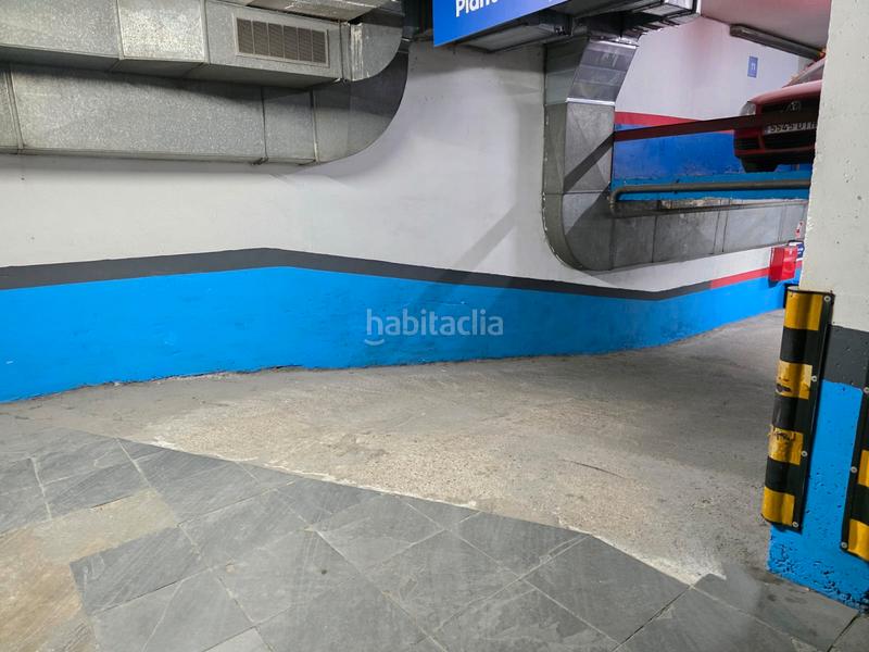 Foto f54fe0c7-4d20-4d67-888a-af2fa6f172b5. Affitto posto moto in carrer de vila i vilà 50 in Barcelona