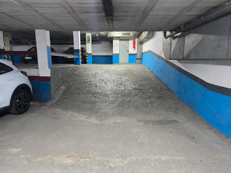 Foto ec2b89df-87d4-411a-bf01-04ebab62ac88. Location parking moto dans carrer de vila i vilà 50 dans Barcelona