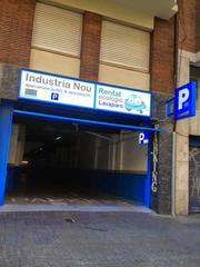 Rent Car parking in Carrer de la indústria 9. Se alquila plaza de parking para coche grande las 24h del día
