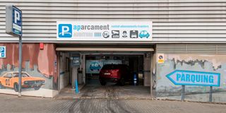 Miete Autoparkplatz in Carrer de la parra 25. Se alquila plaza de parking para coche grande