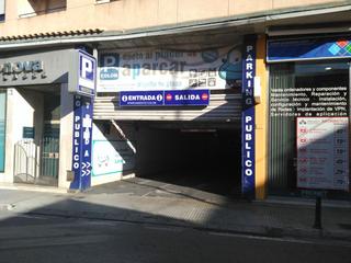 Lloguer Aparcament cotxe a Carrer d'alzira 28. Se alquila plaza de parking para coche grande