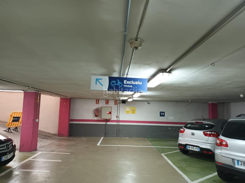 Foto 3a23c2fd-14f8-4cb2-afd5-72ed72ba5343. Location parking moto dans parque deportivo puerta de hierro 28023 dans Madrid