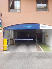 Rent Motorcycle parking in Carrer de nàpols 21. Moto 24h