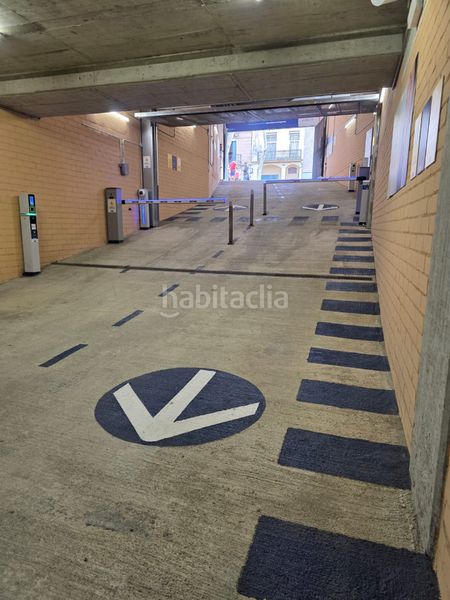Foto 687baee6-68fb-4d53-aaef-fdbd487857f8. Affitto posto auto in carrer del doctor trueta 209 in Barcelona