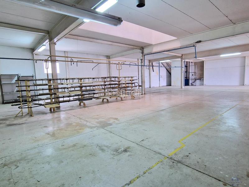 Foto 9e93021f-1669-44ee-a7c6-aa3ff433cc11. Fabrikhalle in Monòver