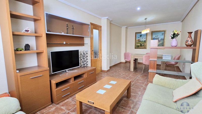 Foto d715f930-c990-4f04-95e2-f23f86adea6a. Casa amb aparcament a Monòver
