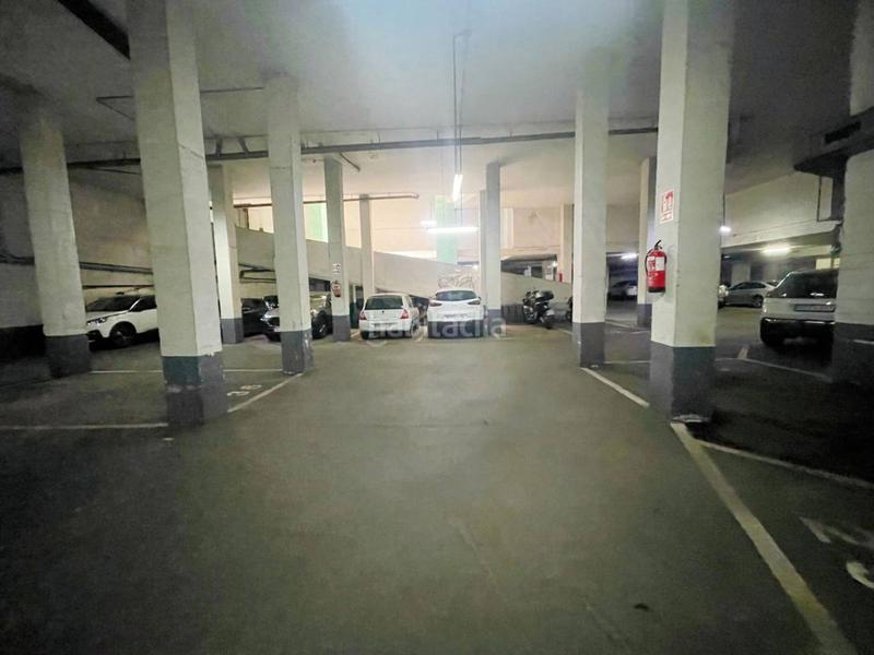 Foto 4d6a0fe2-4325-425a-9d80-1cb3b5cb8a2b. Parking voiture dans Centre-Cordelles Cerdanyola del Vallès