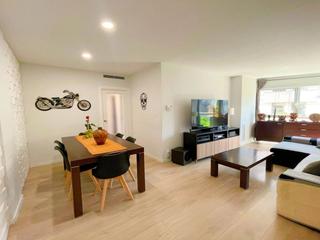 Pis  Santa rosa. Piso reformado de 3 hab, zona comunitaria con parking y trastero