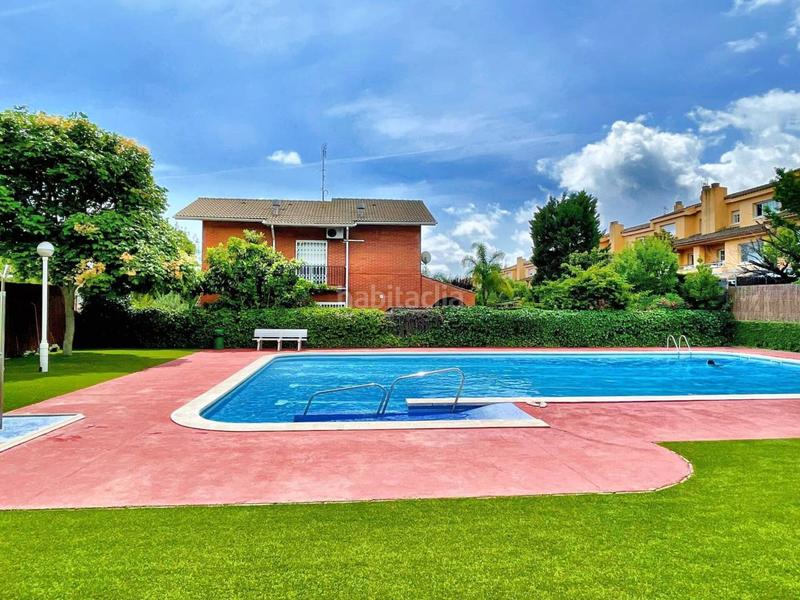 Foto eb74dca5-2ad5-41f7-8637-136289ab9a10. Casa  adosada en Serraparera con piscina y garaje en Cerdanyola del Vallès
