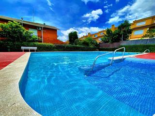 Casa  Serraperera. Casa adosada en serraparera con piscina y garaje