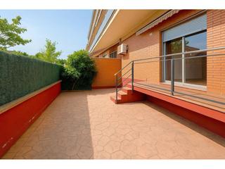 Dúplex  Barberà del vallès. Duplex de 4 hab, con terraza, balcón y plaza de parking