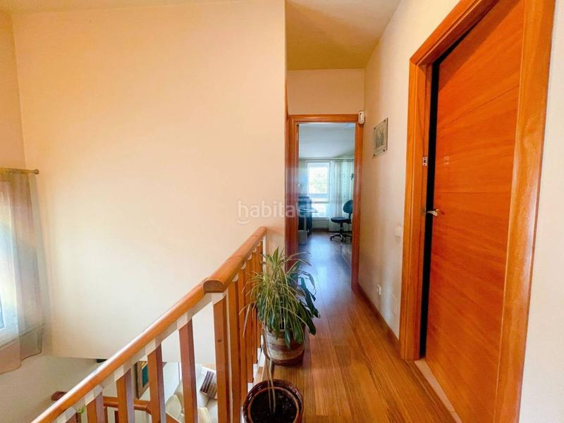 Foto 1cf69faa-4778-4754-a56f-4cb40ff7c0d5. Casa adosada  con jardin , garaje y trastero excelente ubicación en Cerdanyola del Vallès