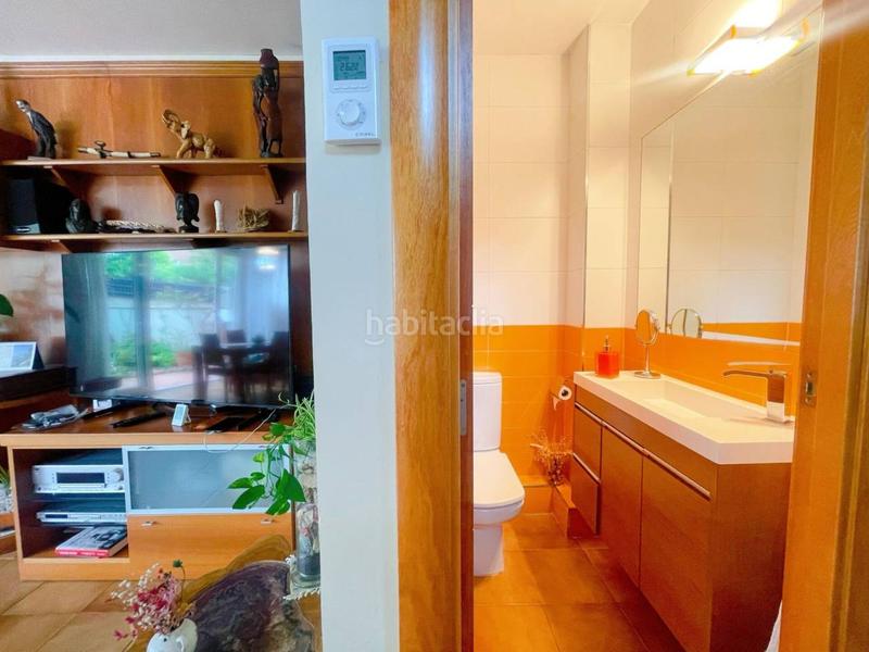 Foto 2e91dc45-d226-41ea-babe-9bdc819bd5a5. Casa adosada  con jardin , garaje y trastero excelente ubicación en Cerdanyola del Vallès