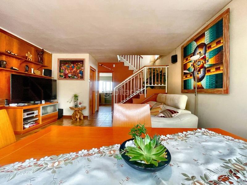 Foto 3d834954-f579-4d3e-8723-87be859d2373. Casa adosada  con jardin , garaje y trastero excelente ubicación en Cerdanyola del Vallès