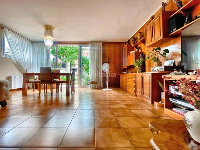 Foto 69be8308-5143-4424-9dd8-5203f85f9d9c. Casa adosada  con jardin , garaje y trastero excelente ubicación en Cerdanyola del Vallès