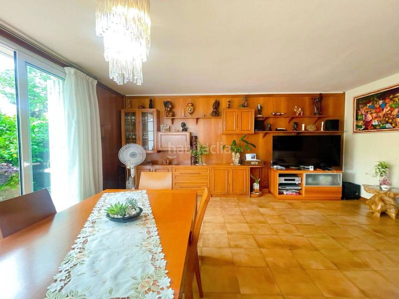 Foto 77fef14c-c842-43b6-b15d-7c504b4aa6e0. Casa adosada  con jardin , garaje y trastero excelente ubicación en Cerdanyola del Vallès