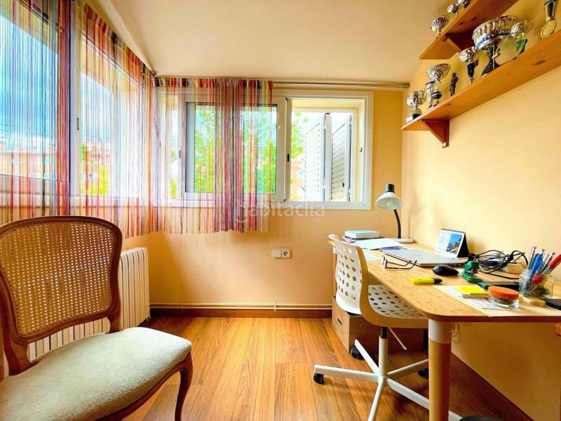 Foto 9391f959-c9ac-4881-8fe4-6af235b1404e. Casa adosada  con jardin , garaje y trastero excelente ubicación en Cerdanyola del Vallès