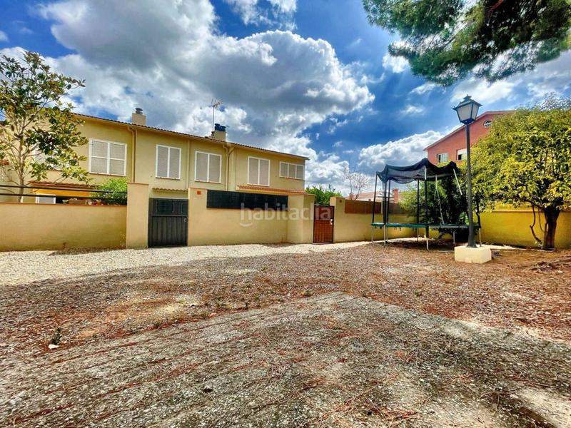 Foto 96e74d0b-443f-457a-89d3-ecd8acd87e36. Casa adosada  con jardin , garaje y trastero excelente ubicación en Cerdanyola del Vallès