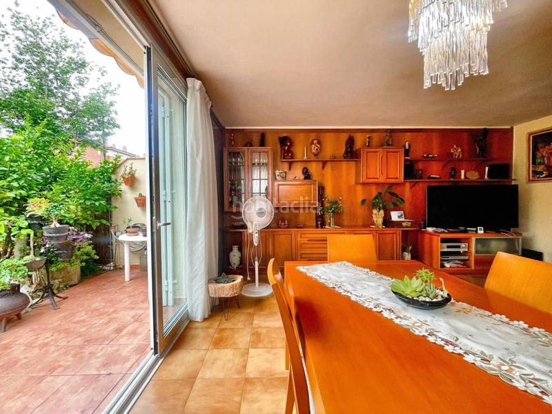 Foto b82e151e-23e2-4207-a5a8-27be4b6502b7. Casa adosada  con jardin , garaje y trastero excelente ubicación en Cerdanyola del Vallès