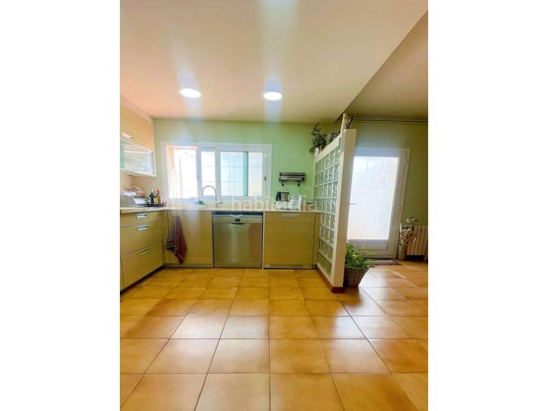 Foto e58cd8b5-21a6-4f7b-84da-5e2b02587608. Casa adosada  con jardin , garaje y trastero excelente ubicación en Cerdanyola del Vallès