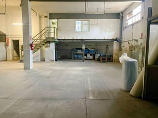 Alquiler Nave industrial  Remei. Nave en venta a 2 vientos en zona industrial.