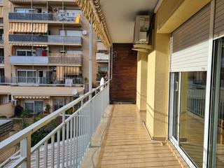 Lloguer Pis a Barri del Centre. Piso alquiler con balcon