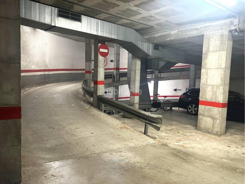 Foto f0ee17e1-cb0b-42b0-9ddd-360951403a80. Aparcament cotxe a Canaletes - Turonet Cerdanyola del Vallès