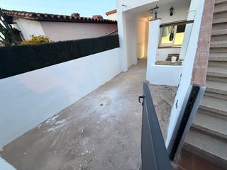 Miete Etagenwohnung in Serraparera. Acogedor bajo exterior con terraza en alquiler en cerdanyola del