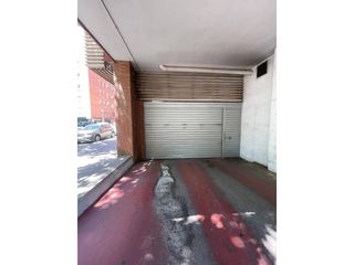 Autoparkplatz  Plaza palmeres. Plaza de parking grande cap serraparera