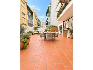 Flat  Calle torrent. Piso de 4 hab con terraza de 80m2 centro cerdanyola