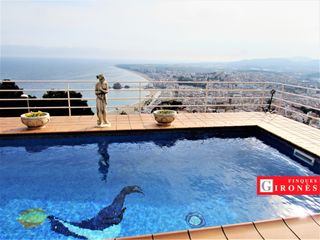 Xalet  Carrer cardenal vidal i barraquer. Casa en urb. sant joan- blanes