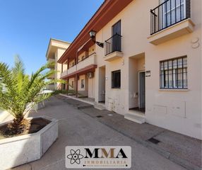 Casa adossada a Avenida de los Pinares