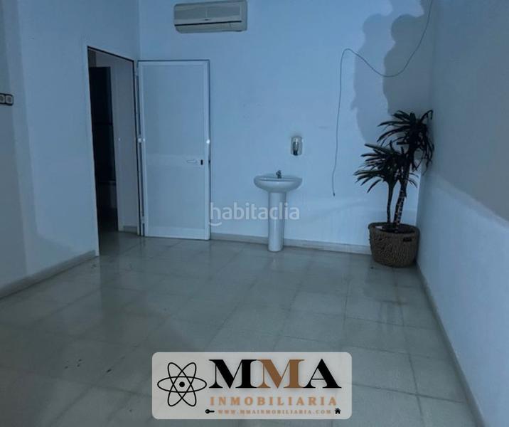 Foto dc47088b-cc3d-4fa5-93ed-c23c118c6b39. Alquiler local comercial en calle velarde 1 espectacular local junto a paseo santa fe, gran fachada en Huelva