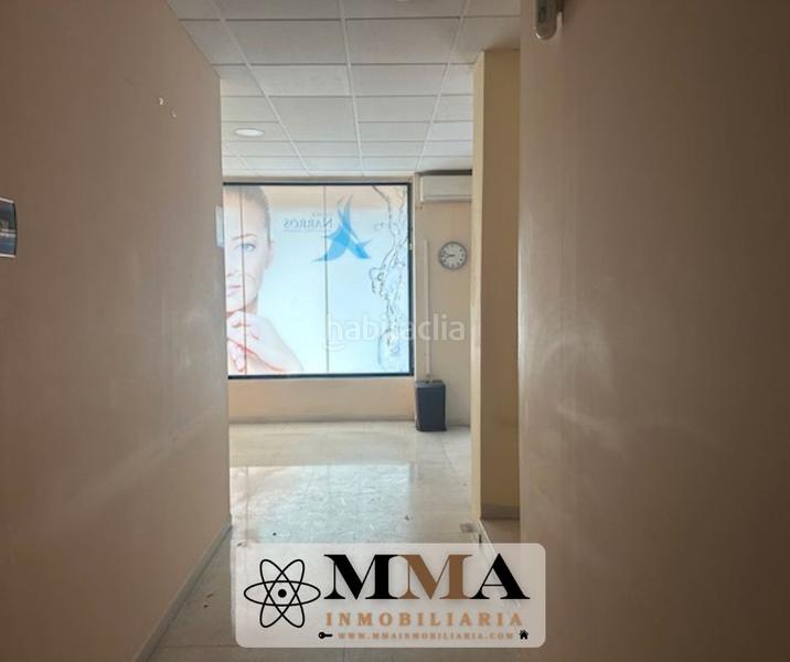 Foto f4c18408-f197-469f-a98d-93c5ce9522d7. Location local commercial dans calle velarde 1 dans Huelva