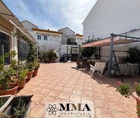 Chalet à Calle de la plaza 15. Magnífica casa en la redondela