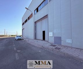 Affitto Capannone industriale in Nuevo Parque - Los Rosales - Tráfico Pesado. Nave a estrenar en alquiler y venta. de esquina. 700 metros. den