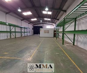 Business premise  Poligono tartessos. Espectacular nave con oficinas en poligono tartesos. todos nuevo