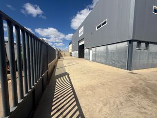 Fabrikhalle  Ribera del guadiana 78. Espectacular nave nueva de 800 metros. oficinas, vestuarios, bañ