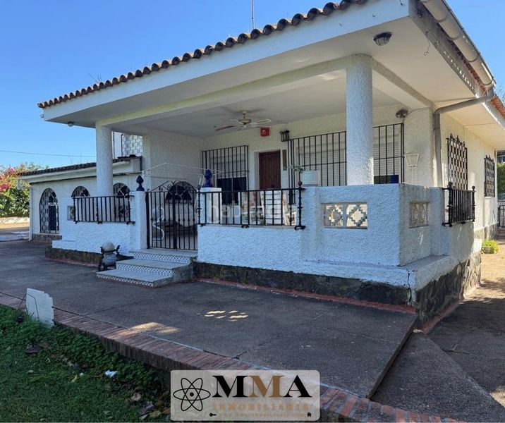 Foto be8464b5-b608-4dd9-ab81-53f67e8a865a. Xalet amb xemeneia calefacció aparcament piscina a El Rompido