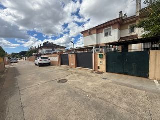 Reihenhaus  Calle emilio prados 18. Bellavista muy buen chalet adosado gran patio y parcela