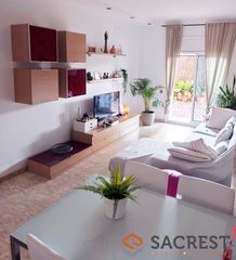 Planta baja en Can Borrell. Planta baja con 2 habitaciones con ascensor, calefacción y vista