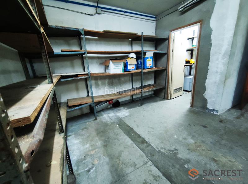 Foto 8ab2d413-3568-4429-864f-381be28f2667. Local comercial local esquinero con muchas posibilidades en Mollet del Vallès