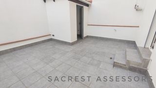 Flat in Estació de França. Planta baja reformada con patio