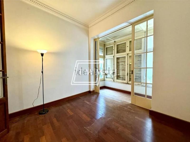 Foto 5167d564-5274-44fa-92bc-f9a32b1d6189. Piso increible piso en finca regia, solo 3 vecinos, en el corazon de mataro en Mataró