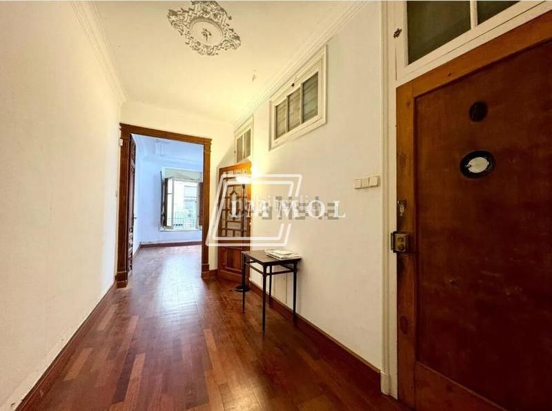 Foto a3278e2d-86ea-4427-9ea7-7c90dd979040. Piso increible piso en finca regia, solo 3 vecinos, en el corazon de mataro en Mataró
