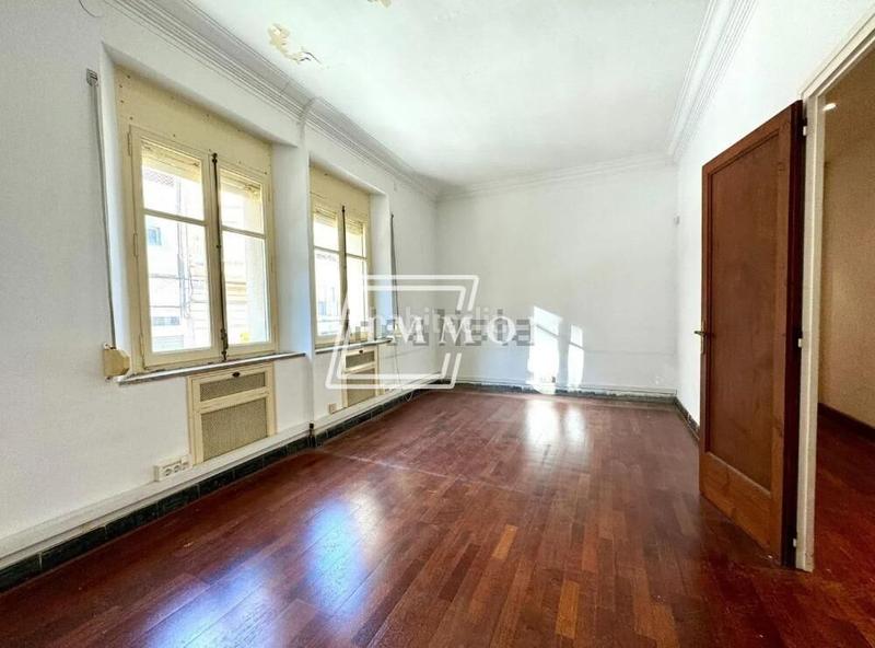 Foto ce056bb2-ea90-4819-8c2a-a4c82b05a5e4. Piso increible piso en finca regia, solo 3 vecinos, en el corazon de mataro en Mataró
