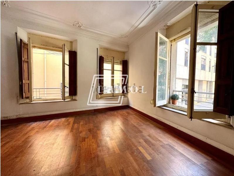 Foto fdc3d510-d026-4599-8832-ea8b5bbccf9b. Piso increible piso en finca regia, solo 3 vecinos, en el corazon de mataro en Mataró